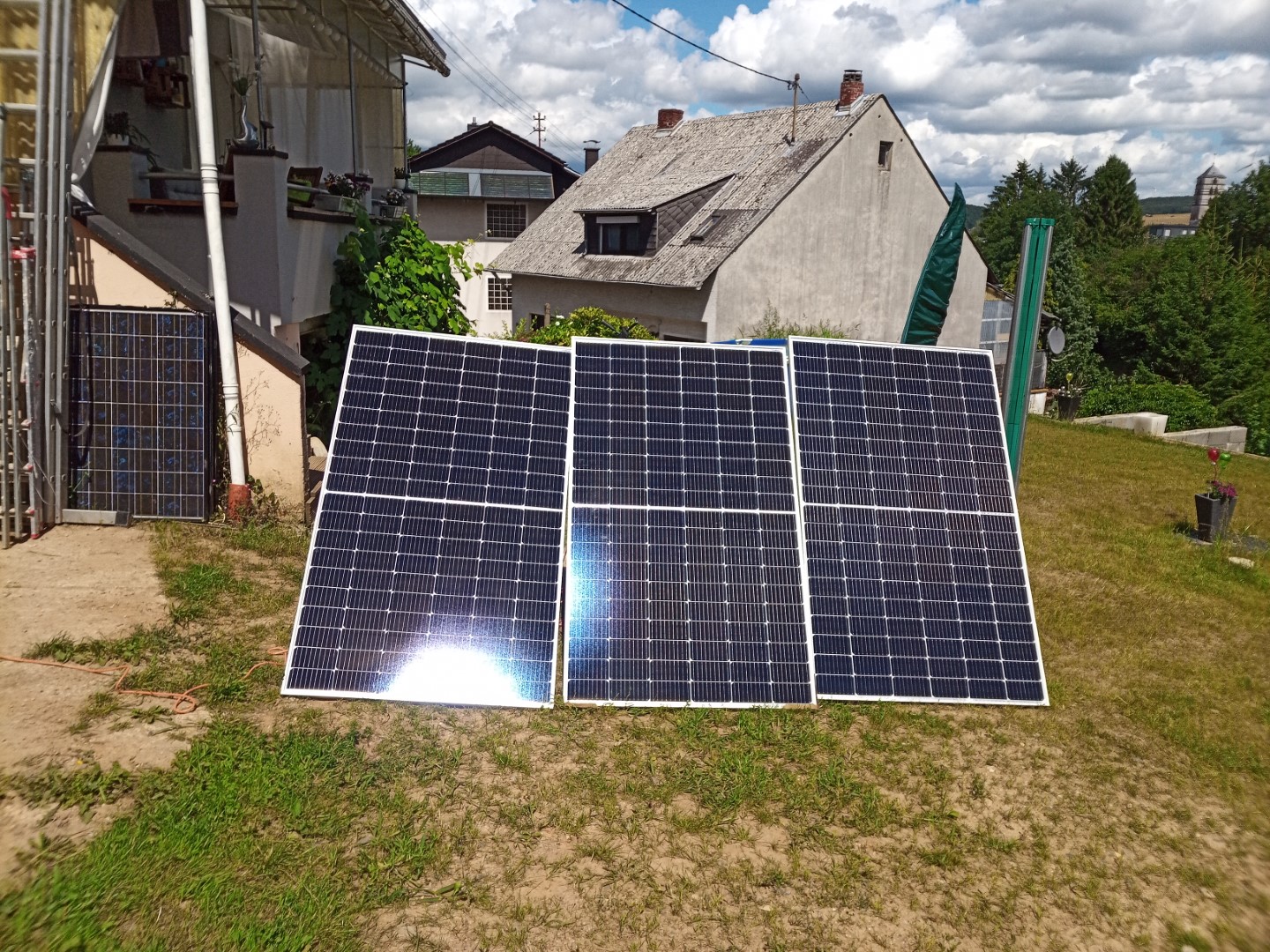 GMI 260 300 350 500 600 700 Grid Tie Microinverter Einspeisewechselrichter Test Erfahrung Nachteinspeisung 01