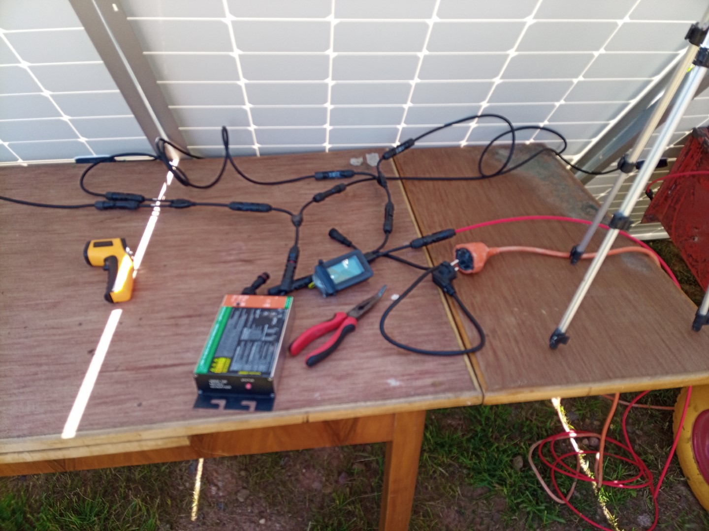 GMI 260 300 350 500 600 700 Grid Tie Microinverter Einspeisewechselrichter Test Erfahrung Nachteinspeisung 05