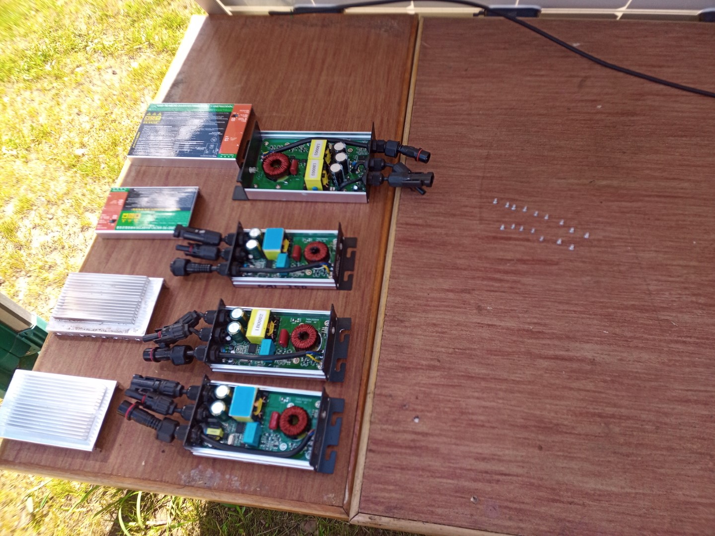 GMI 260 300 350 500 600 700 Grid Tie Microinverter Einspeisewechselrichter Test Erfahrung Nachteinspeisung 09