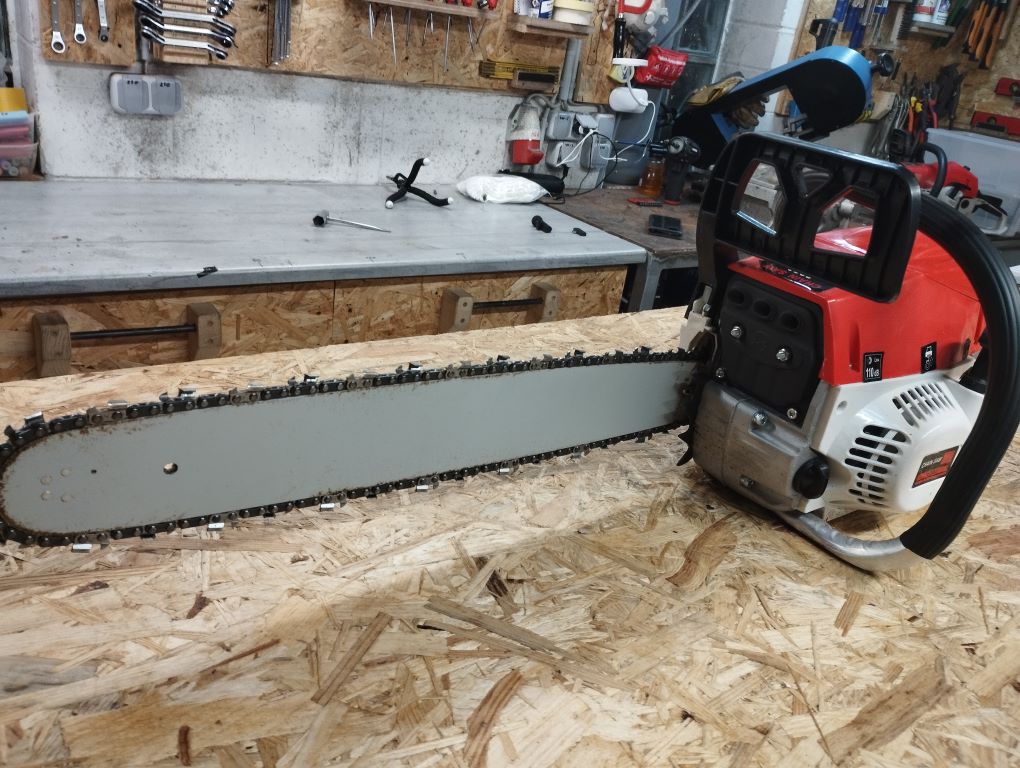 Kettensaege China Weiss Rot Chainsaw 5200 noname