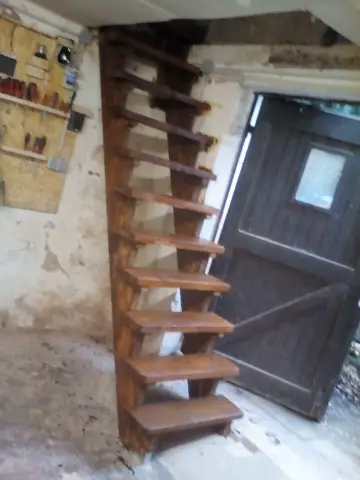 Bild von Treppe aus Holzbohlen