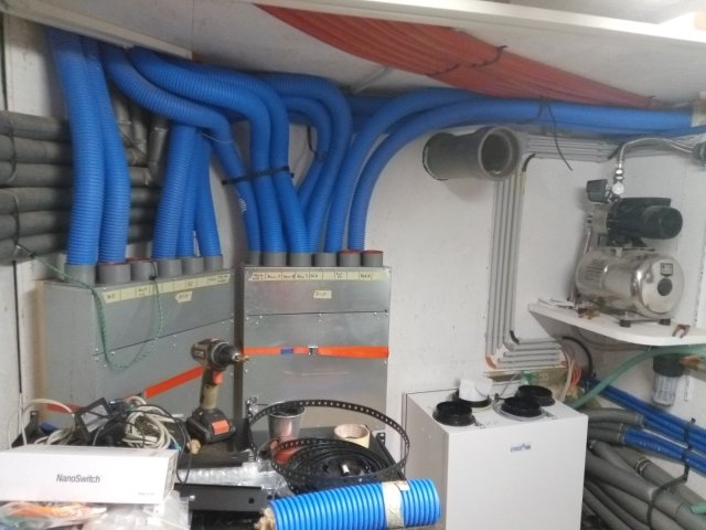 Bild von Lüftungsanlage zentral kontrollierte Wohnraumlüftung Lüftungsrohre