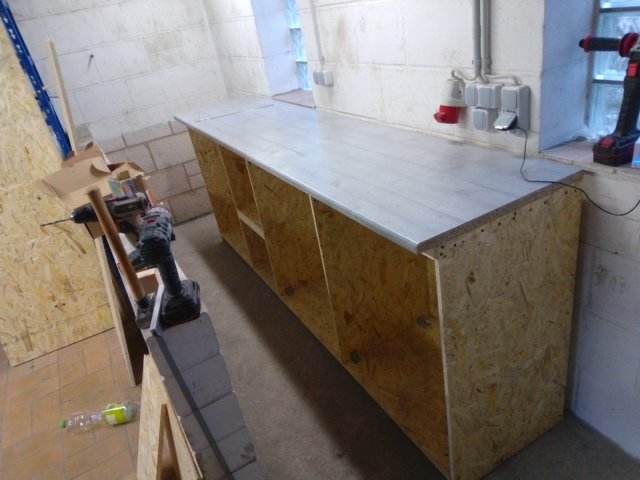 Bild von Werkbank OSB Arbeitsplatte Selbstbau selber machen DIY