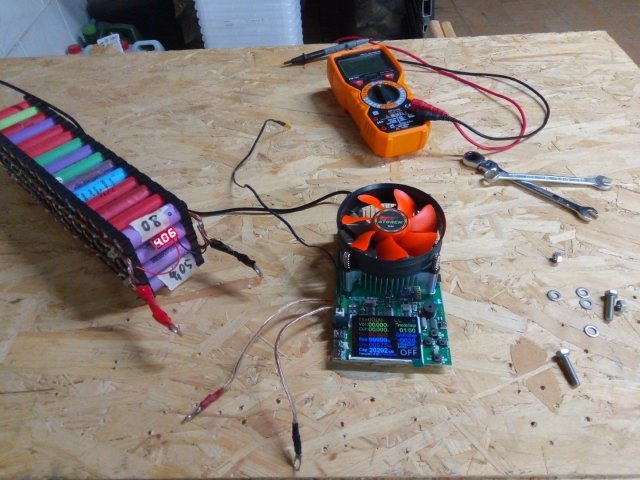 Bild von Akkupack DIY SOlarakku Powerwall Kapazitätstest Belastungstest Last Test Dummy Load 