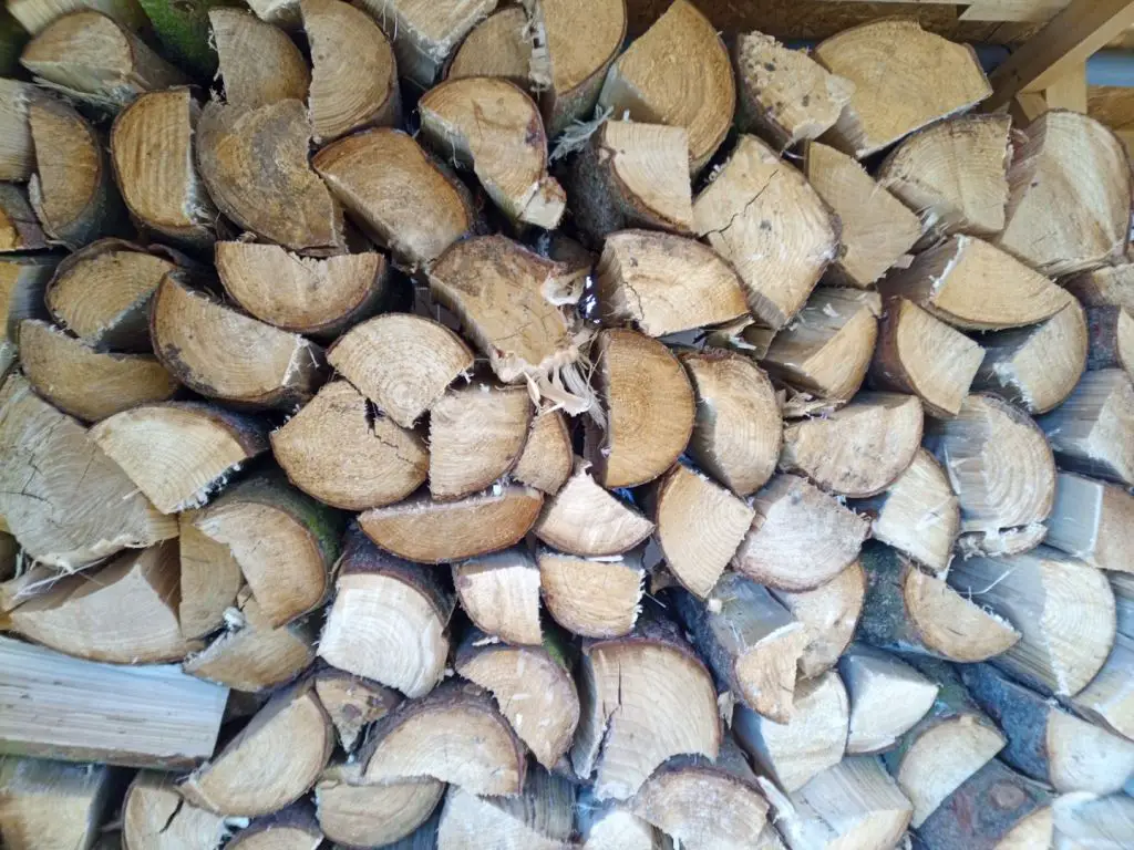 Bild von Holz, brennholz, holzspalter, kaminofen baum fällen holzscheite brennholzlager holzunterstand scheitholz