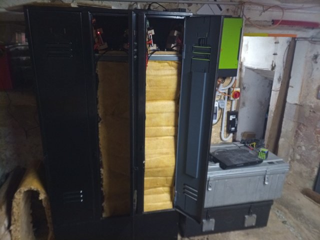 Bild von diy powerwall solarspeicher puffer batterie brandschutz feuerfest schrank metall blechkiste spind