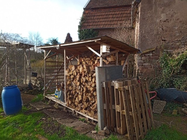 Bild von Holzunterstand Holzlager Brennholz