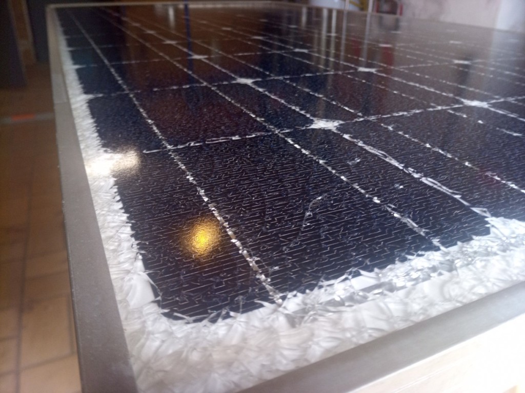 Weiterlesen: Solarmodul mit Glasschaden / Glasbruch reparieren