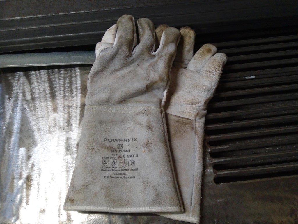 Schweißerhandschuhe Powerfix, mit langen Stulpen, hitzefest, aus Leder Parkside Lidl 